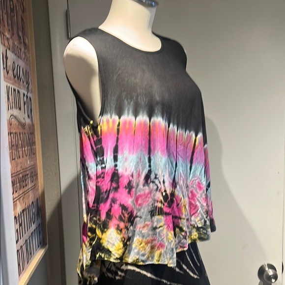Pleated Black and Pink Relaxed Tank Top - Picture 12 of 16